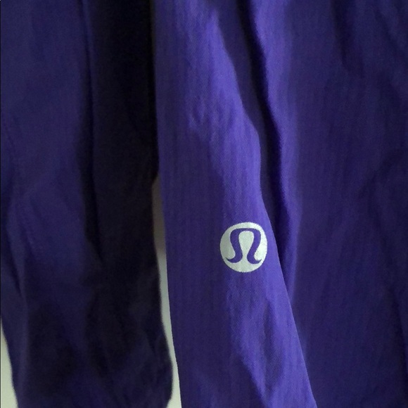 Lululemon lightweight purple jacket.size S. - Picture 3 of 4